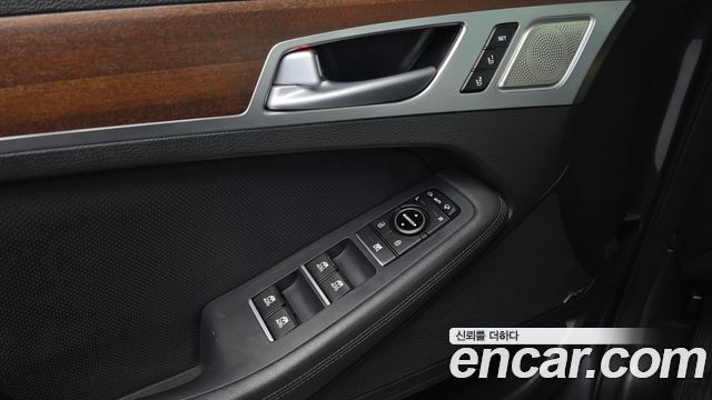 Genesis G80 2017 — photo 27