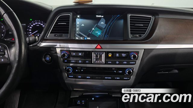 Genesis G80 2017 — photo 29