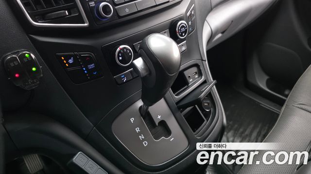 Hyundai Starex 2019 — photo 12