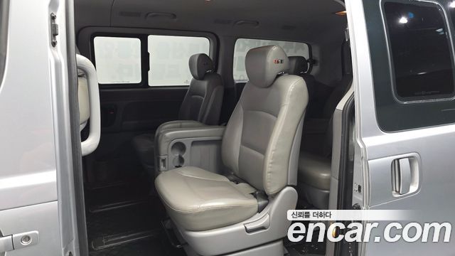 Hyundai Starex 2019 — photo 16