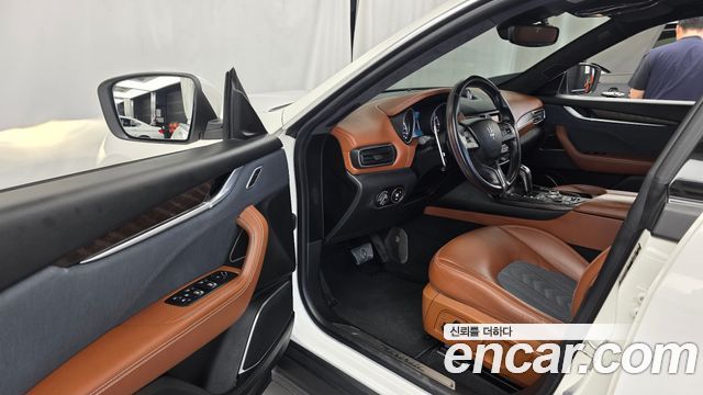 Maserati Levante 2019 — photo 10