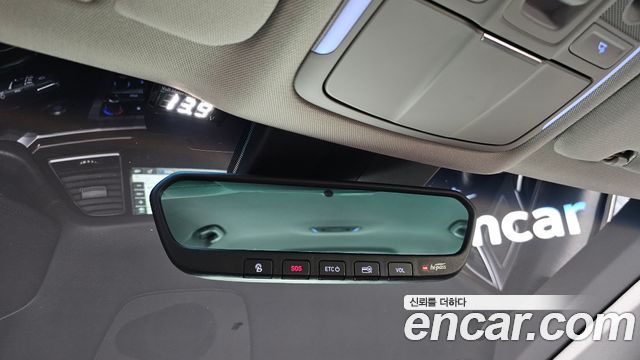 Genesis G80 2017 — photo 25