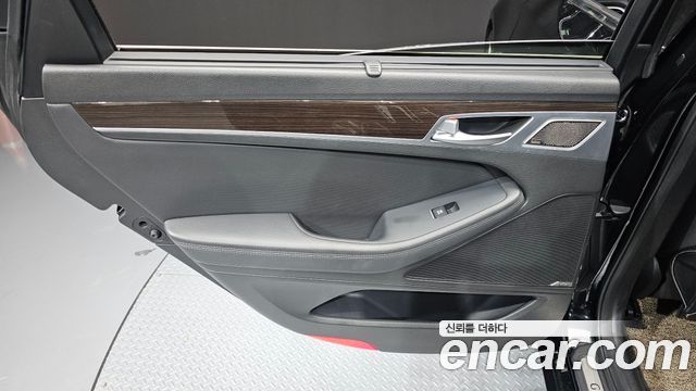 Genesis G80 2017 — photo 15