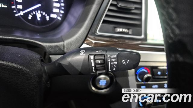 Genesis G80 2017 — photo 27