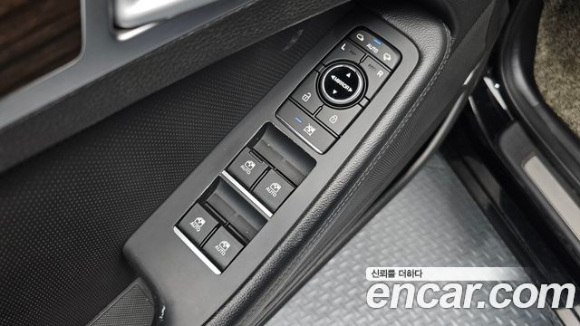 Genesis G80 2017 — photo 28