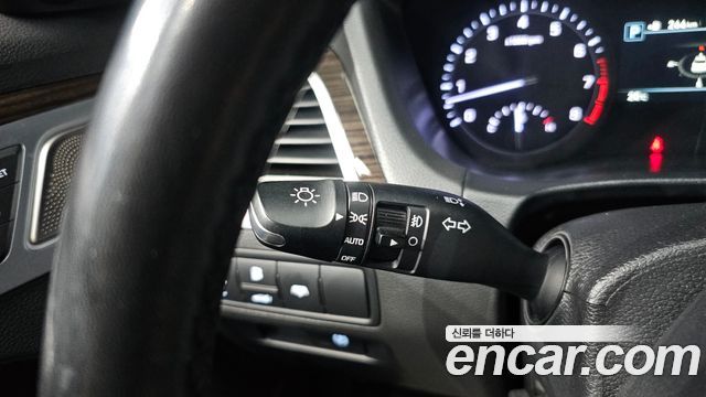 Genesis G80 2017 — photo 29