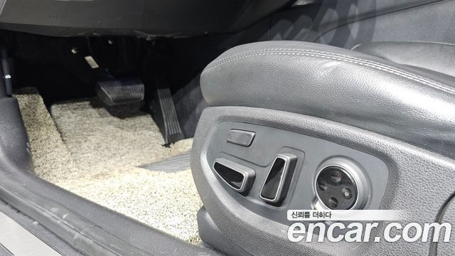 Genesis G80 2017 — photo 31