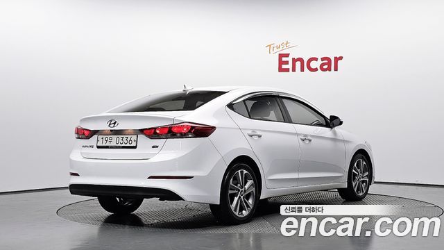 Hyundai AVANTE 2017 — photo 2