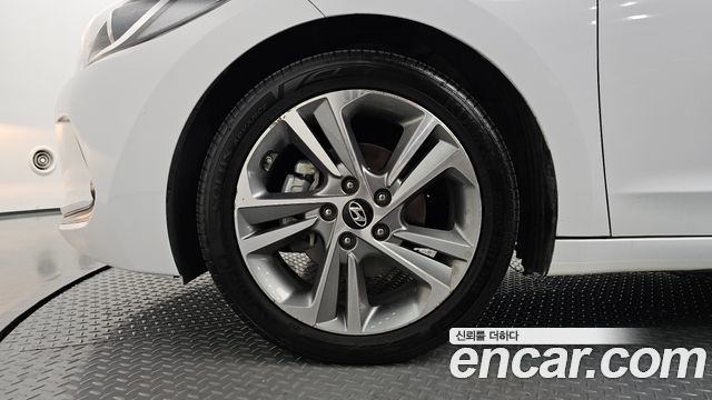Hyundai AVANTE 2017 — photo 5