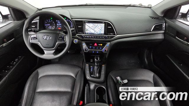 Hyundai AVANTE 2017 — photo 10