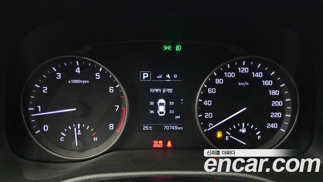 Hyundai AVANTE 2017 — photo 11