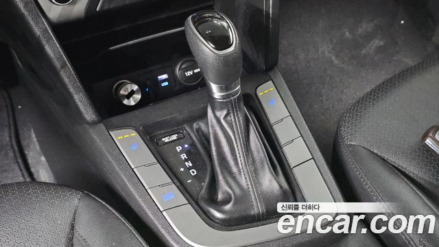 Hyundai AVANTE 2017 — photo 12