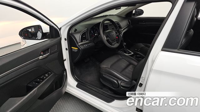 Hyundai AVANTE 2017 — photo 13