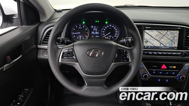 Hyundai AVANTE 2017 — photo 18