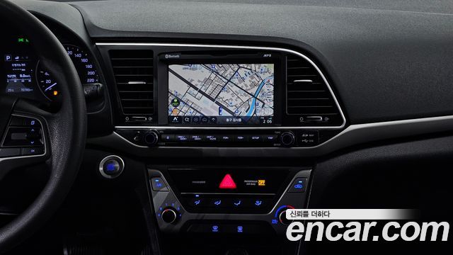 Hyundai AVANTE 2017 — photo 20