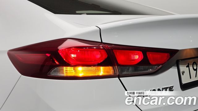 Hyundai AVANTE 2017 — photo 9
