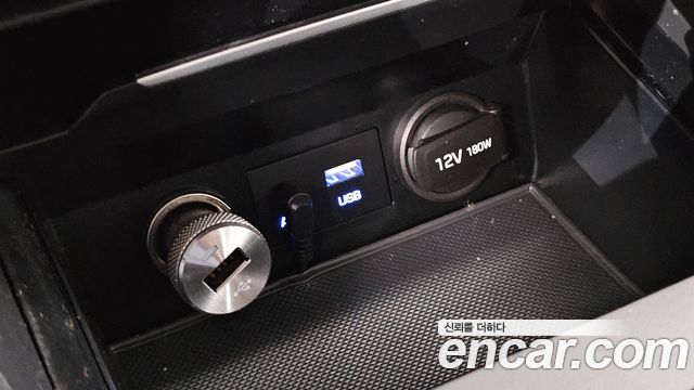 Hyundai AVANTE 2017 — photo 22