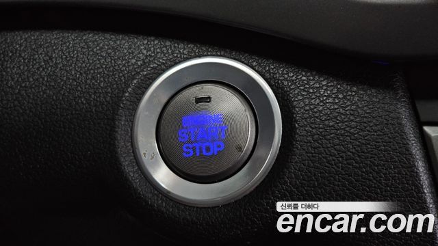 Hyundai AVANTE 2017 — photo 23