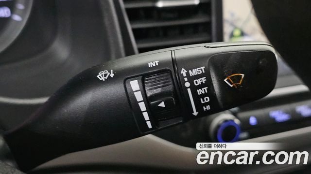 Hyundai AVANTE 2017 — photo 25