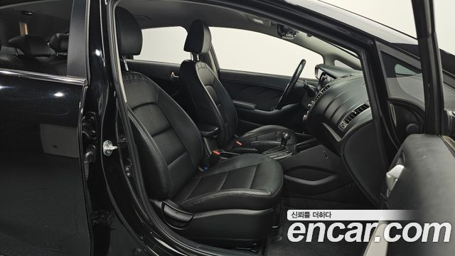 Kia K3 2013 — photo 13