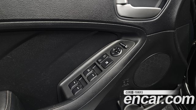 Kia K3 2013 — photo 23