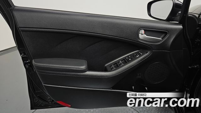Kia K3 2013 — photo 14