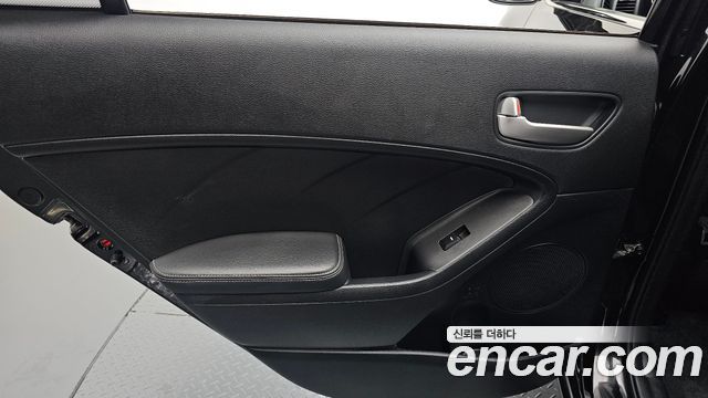 Kia K3 2013 — photo 15