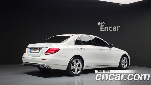 Mercedes-Benz E-Class 2017 — photo 2