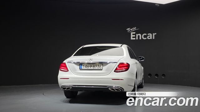 Mercedes-Benz E-Class 2017 — photo 4