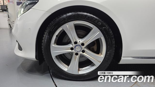 Mercedes-Benz E-Class 2017 — photo 5