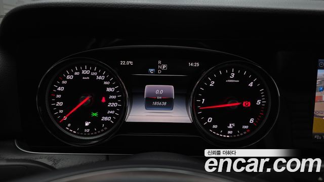 Mercedes-Benz E-Class 2017 — photo 8