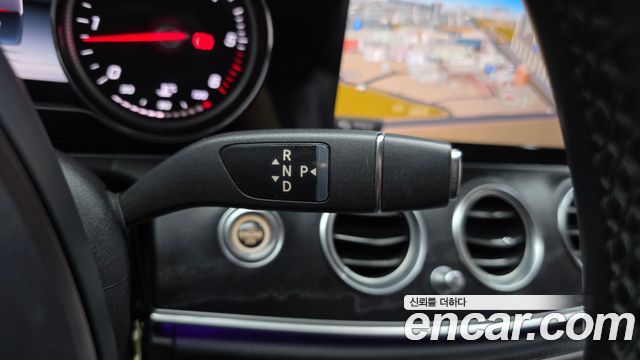 Mercedes-Benz E-Class 2017 — photo 9