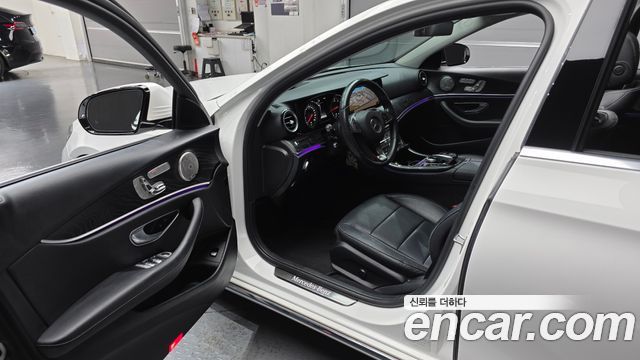 Mercedes-Benz E-Class 2017 — photo 10