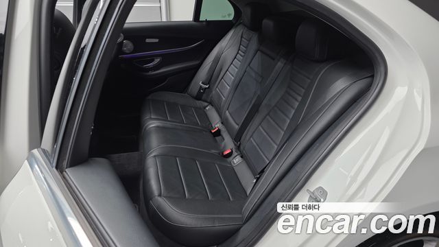 Mercedes-Benz E-Class 2017 — photo 11
