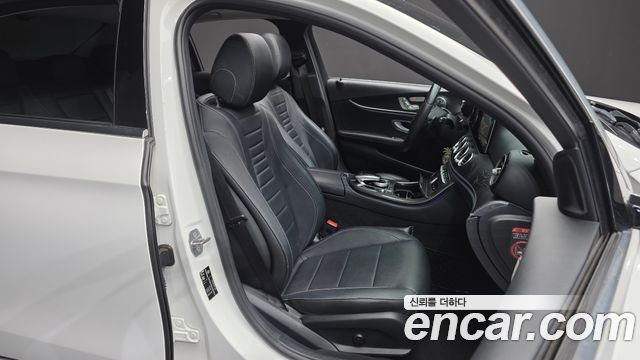 Mercedes-Benz E-Class 2017 — photo 12