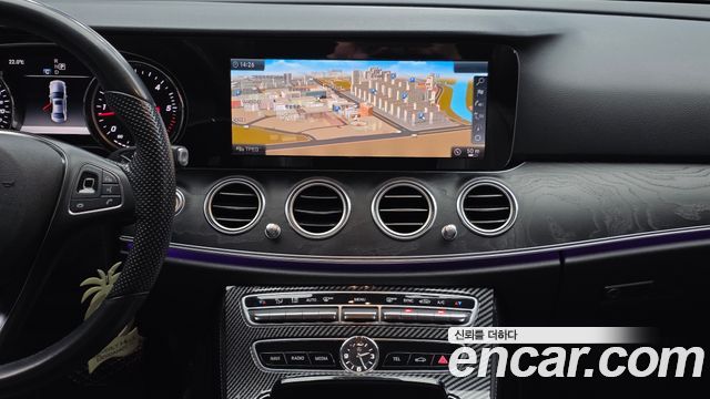 Mercedes-Benz E-Class 2017 — photo 18