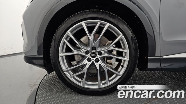 Audi Q4 e-tron 2025 — photo 5