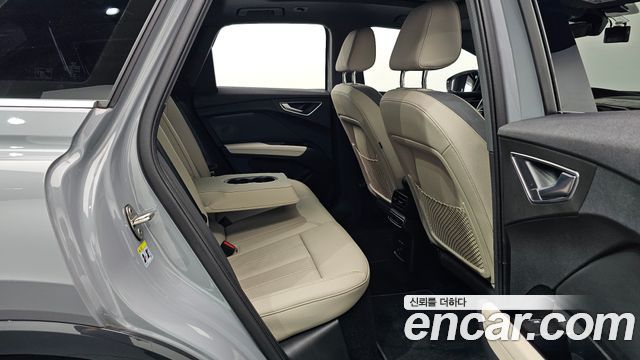 Audi Q4 e-tron 2025 — photo 12