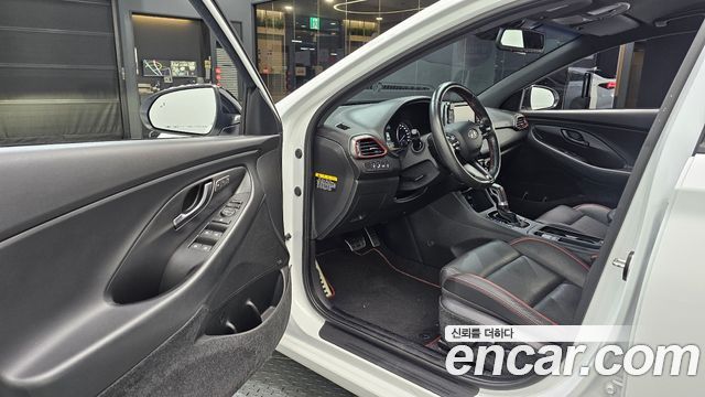Hyundai i30 2019 — photo 13
