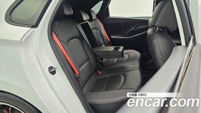Hyundai i30 2019 — photo 17
