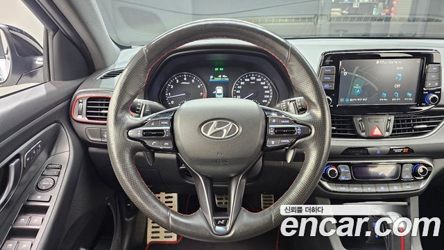 Hyundai i30 2019 — photo 19