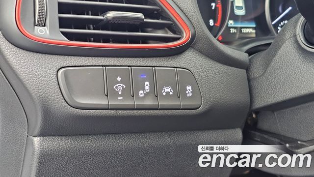 Hyundai i30 2019 — photo 22