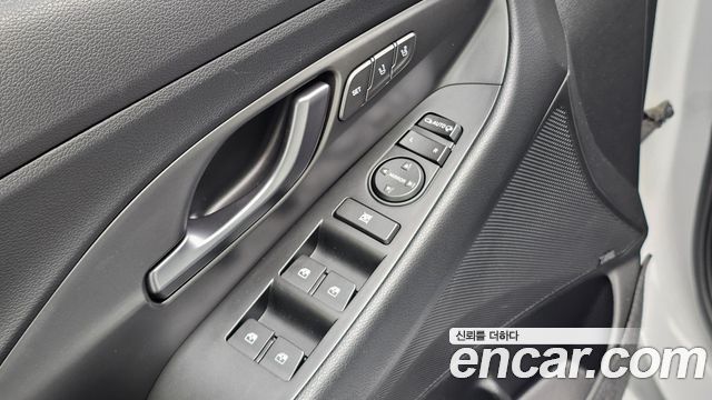Hyundai i30 2019 — photo 23