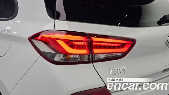 Hyundai i30 2019 — photo 9