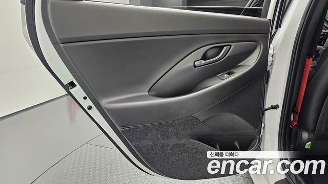 Hyundai i30 2019 — photo 15