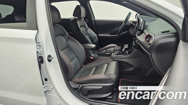 Hyundai i30 2019 — photo 16