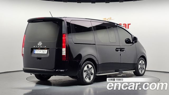 Hyundai Staria 2025 — photo 2