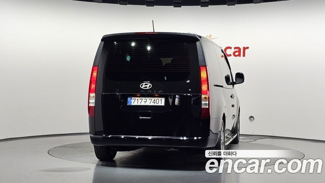 Hyundai Staria 2025 — photo 4