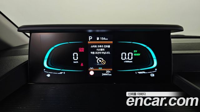 Hyundai Staria 2025 — photo 11