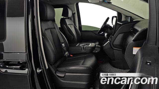 Hyundai Staria 2025 — photo 17